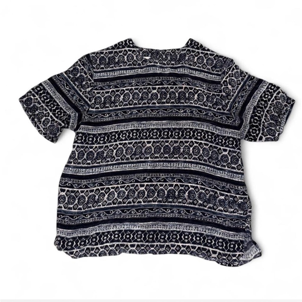 Casual Corner Black and White Patterned Tee
